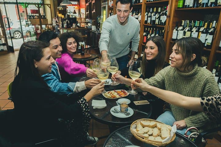 Porto Petiscos and Wine Evening Walking Tour: Taste Porto Like a Local