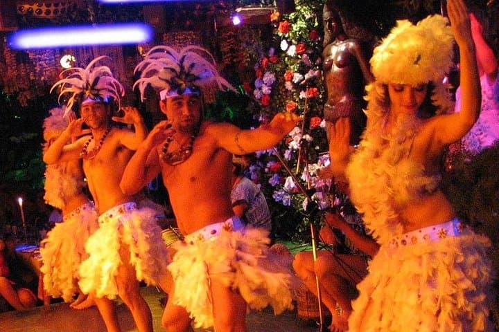 Santiago Night: Traditional Chilean Dinner Show with Voces de América photo 4