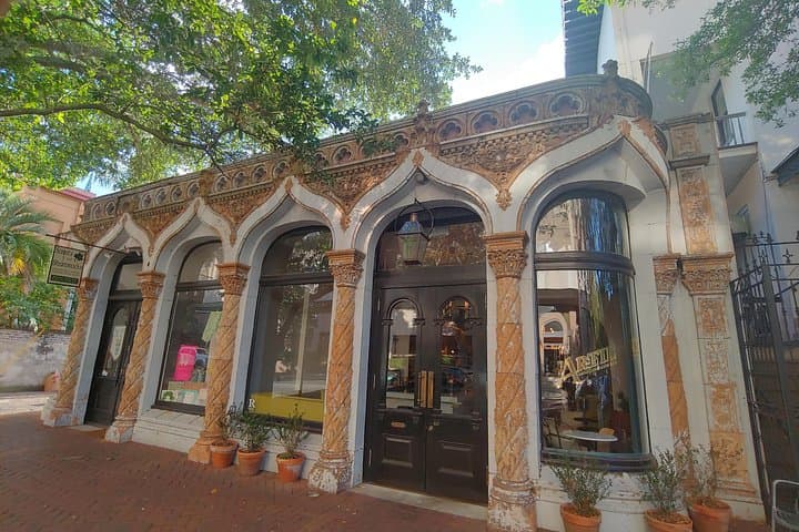 Tipsy Trivia Tour: Happy Hour Walking Tour of Historic Savannah photo 3