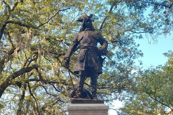Tipsy Trivia Tour: Happy Hour Walking Tour of Historic Savannah photo 4