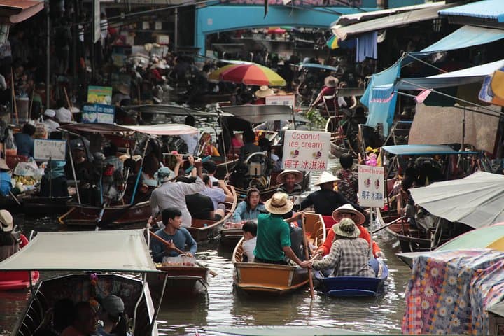 Half-Day Damnoen Saduak Floating Market Tour: Long-Tail Canals & Local Flavors photo 4