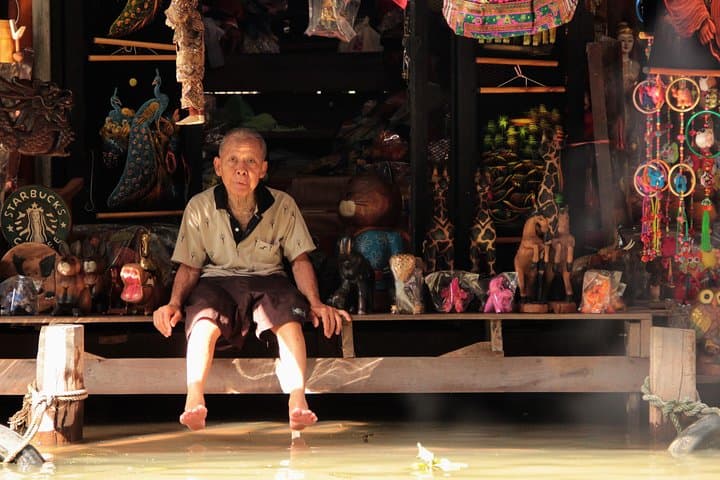 Half-Day Damnoen Saduak Floating Market Tour: Long-Tail Canals & Local Flavors photo 3