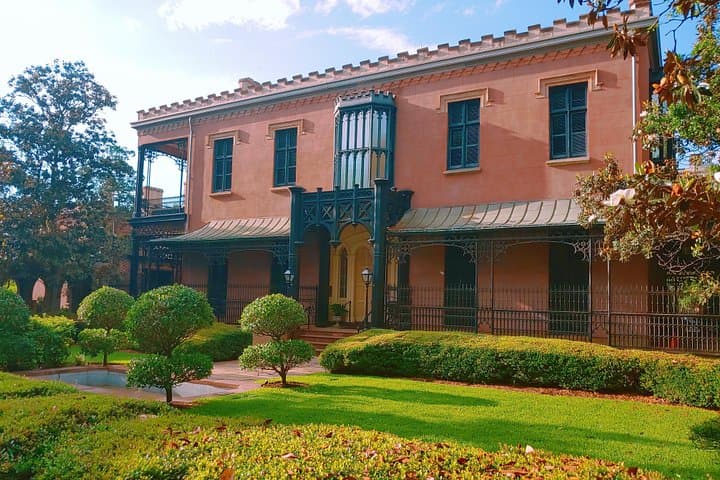Tipsy Trivia Tour: Happy Hour Walking Tour of Historic Savannah photo 2