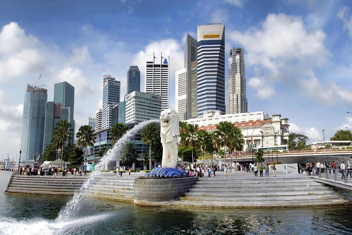 Singapore City Tour & Gardens by the Bay: Cloud Forest, Flower Dome and Jurassic World photo 3