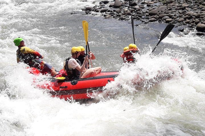 Sarapiqui River Whitewater Rafting Class III-IV: 3-Hour Jungle Rapids Near San Jose photo 1
