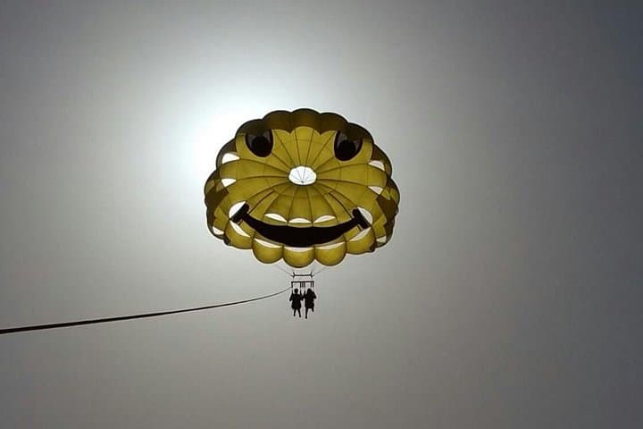 Parasailing Over Benidorm: 10-Minute Scenic Flight Above the Costa Blanca photo 2
