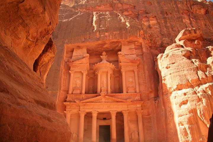 Petra Day Trip from the Dead Sea: Private Transfer and Guided Visit to the Red Rose City