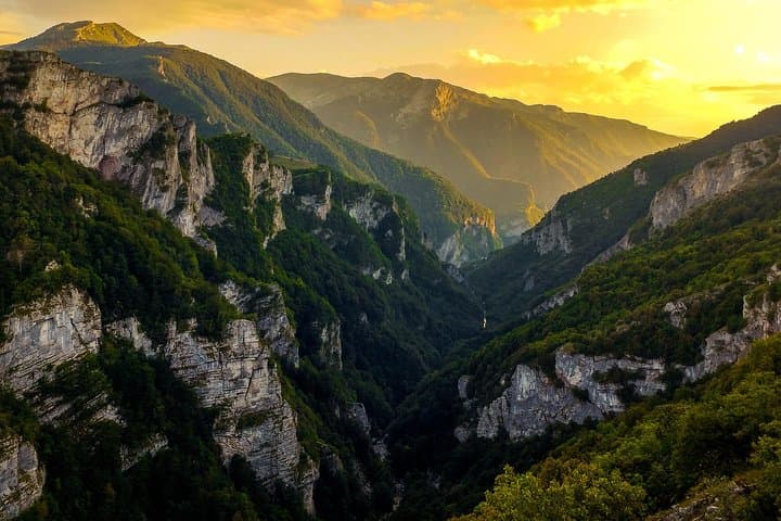 Lukomir Highland Village Hike from Sarajevo: Peruće Waterfall & Rakitnica View