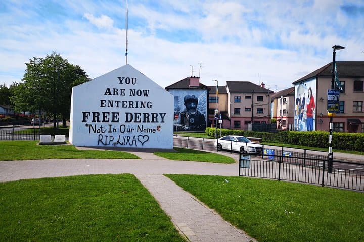 Bogside Walking Tour: Free Derry Museum, Bloody Sunday & Murals