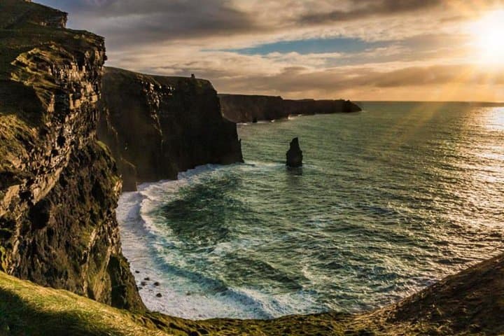 Wild Atlantic Way 2-Day Guided Tour: Cliffs of Moher, Burren & Castles