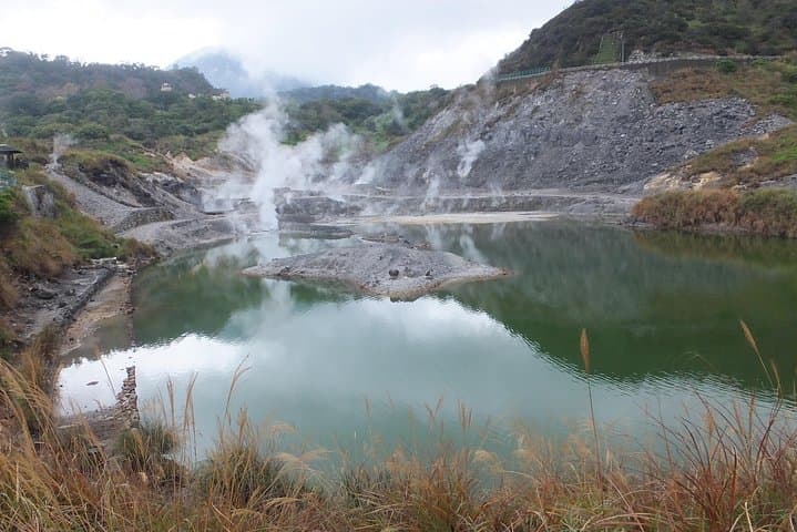 Yangmingshan, Beitou Hot Springs & Tamsui: One-Day Natural and Cultural Loop from Taipei photo 3
