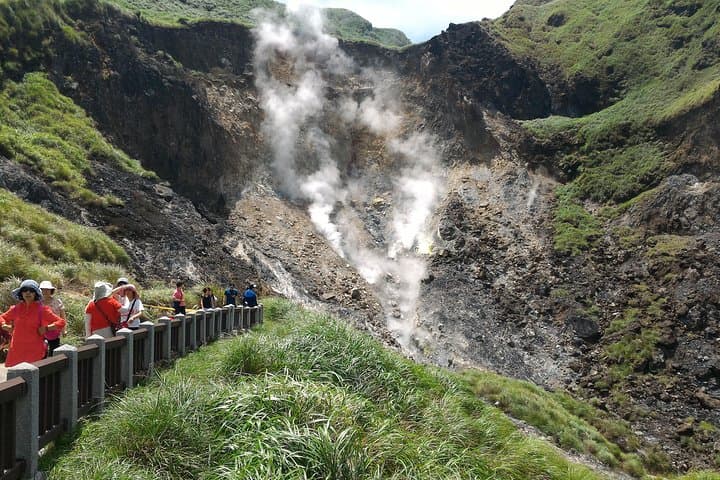Yangmingshan, Beitou Hot Springs & Tamsui: One-Day Natural and Cultural Loop from Taipei photo 4