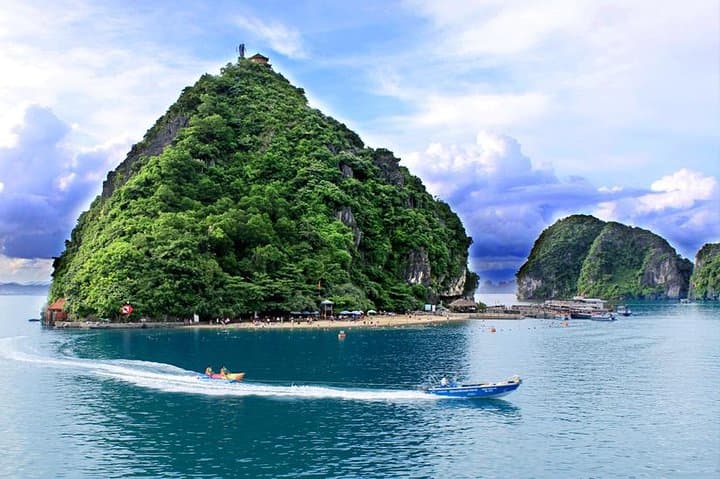 Halong Bay 6-Hour Cruise from Hanoi: Titov, Caves & Kayak Lagoon photo 2