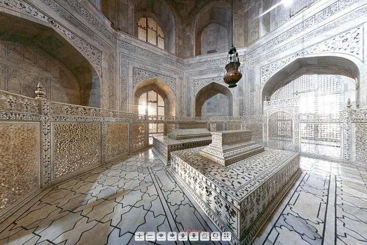 Same-Day Taj Mahal Air Tour from Mumbai: Full-Day Agra & Agra Fort photo 6