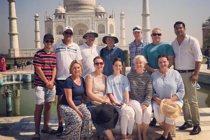 Same-Day Taj Mahal Air Tour from Mumbai: Full-Day Agra & Agra Fort