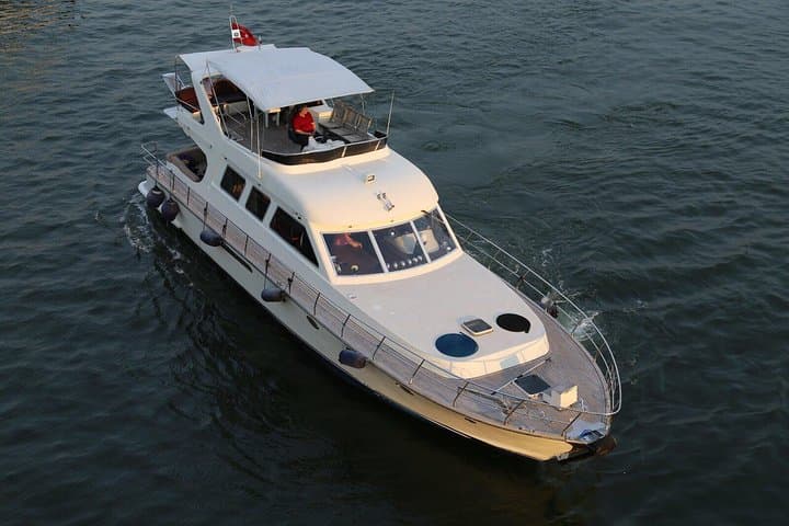 Private Bosphorus Yacht Cruise: Luxury Two‑Hour Istanbul Boat Tour photo 1