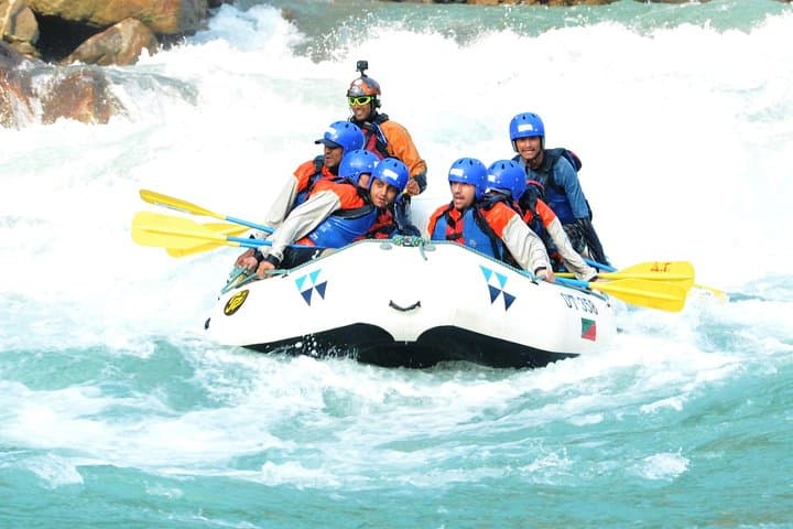 Half-Day Ganges Rafting in Rishikesh — 26 km Grade I–III+ Adventure