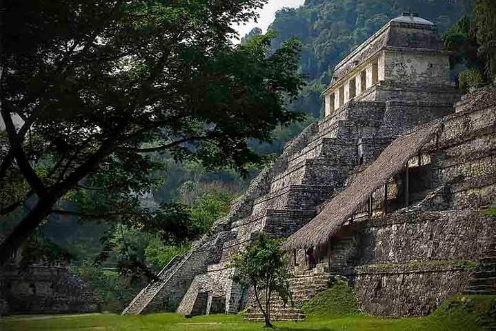 5-Day Private Riviera Maya Tour: Tulum, Bacalar, Calakmul, Palenque & Chichen Itza photo 4