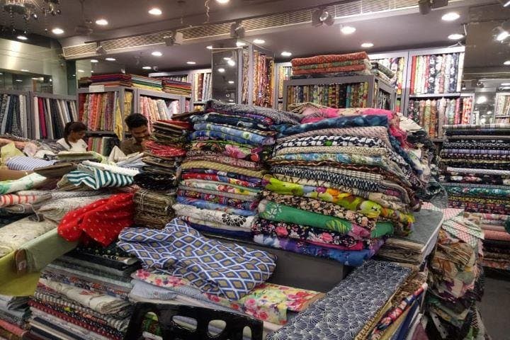 Shop Like a Local: Personalized Old & New Delhi Markets Tour photo 2