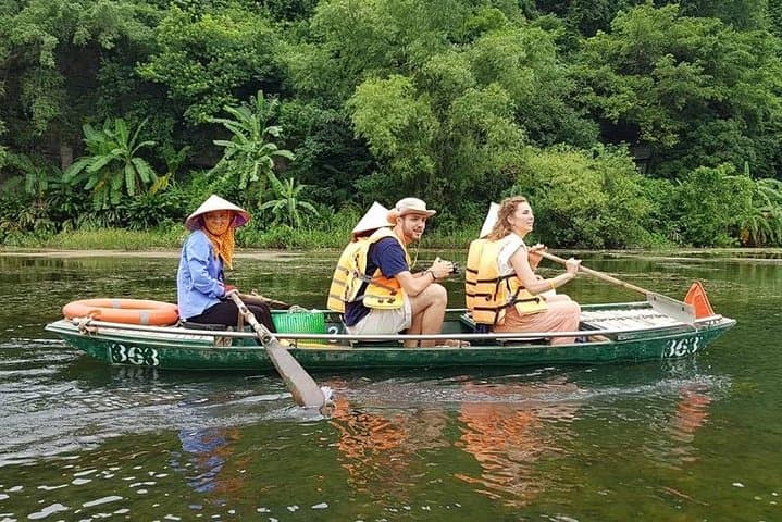 Bai Dinh & Trang An Full-Day: Pagodas, Limestone Caves & Boat Ride photo 4