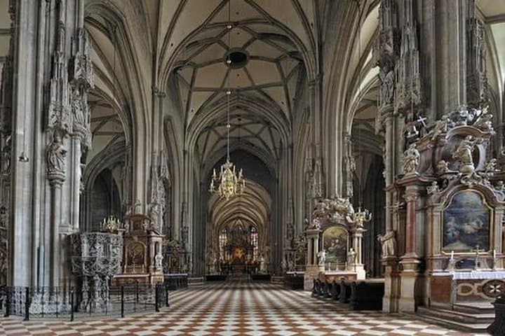 Budapest to Vienna Private Day Tour with Lunch — Customizable Full-Day Excursion photo 4