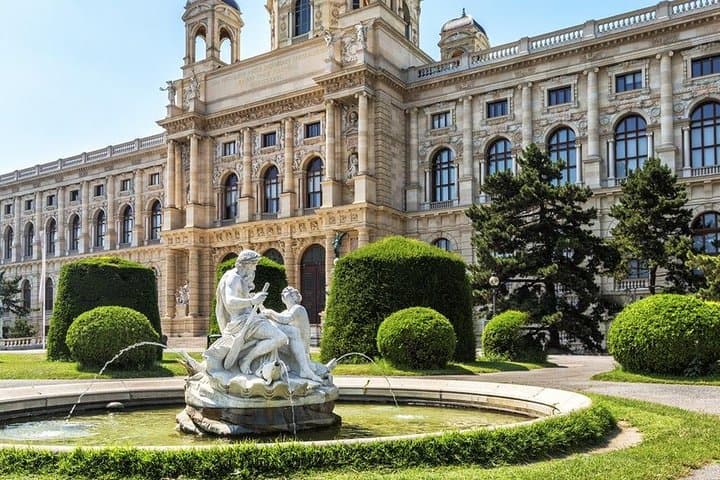 Budapest to Vienna Private Day Tour with Lunch — Customizable Full-Day Excursion photo 2