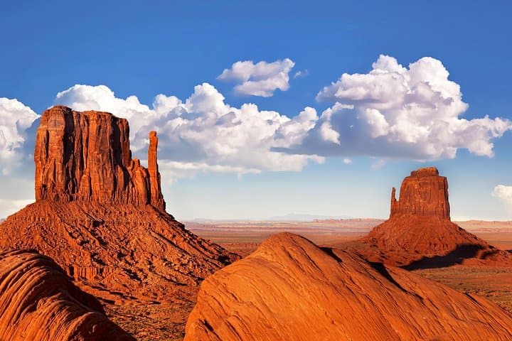 Exploring Monument Valley: Guided Navajo Jeep Loop Drive Through Iconic Red Rock Monuments