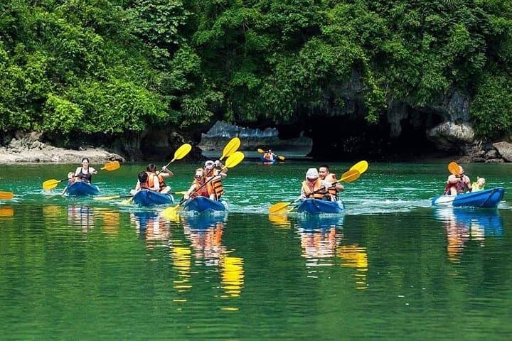 3-Day Ha Long Bay Cruise: Kayaking, Sung Sot Cave & Ti Top Island photo 3