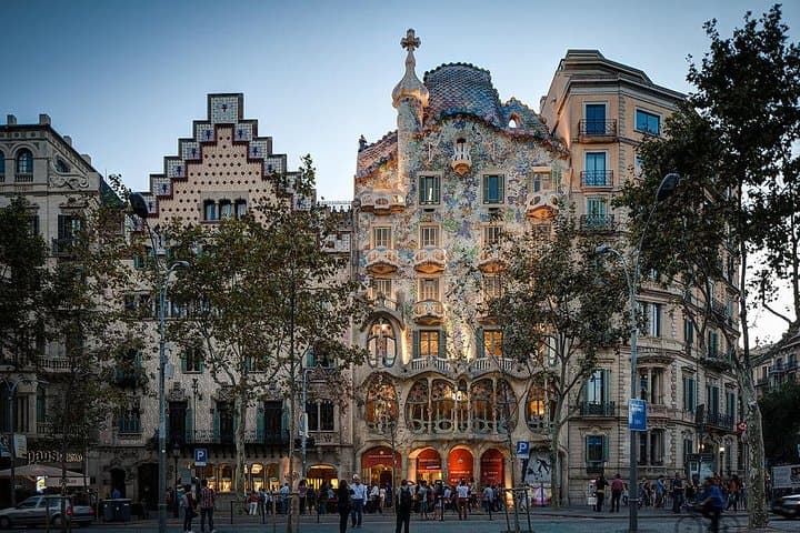 Private 4-Hour Custom Barcelona Tour with Private Pickup & Driver photo 3