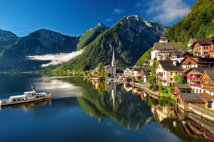 Private Transfer Cesky Krumlov to Hallstatt with Two Sightseeing Stops
