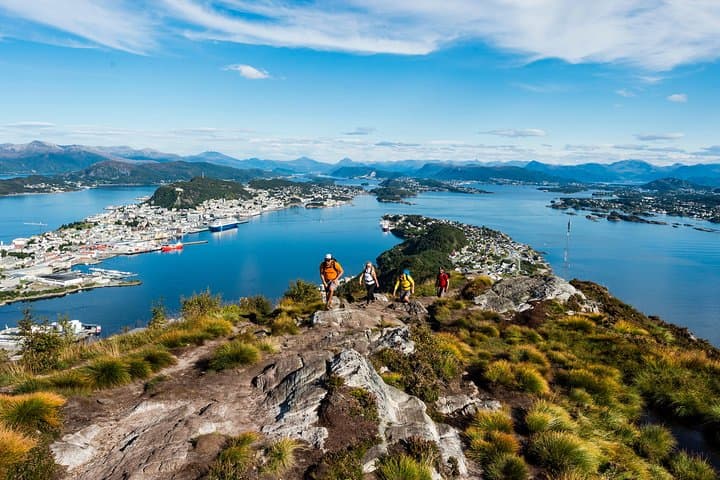Sea Kayak and Sukkertoppen Hike — Paddle Brosundet to Hessa in Ålesund photo 3