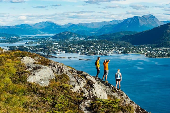 Sea Kayak and Sukkertoppen Hike — Paddle Brosundet to Hessa in Ålesund photo 4