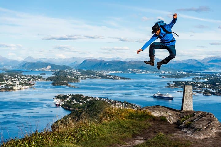 Sea Kayak and Sukkertoppen Hike — Paddle Brosundet to Hessa in Ålesund photo 5