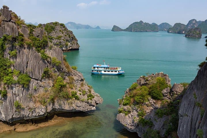 Cat Ba Luxury Day Trip: Lan Ha Bay Cruise, Kayaking & Swimming photo 3