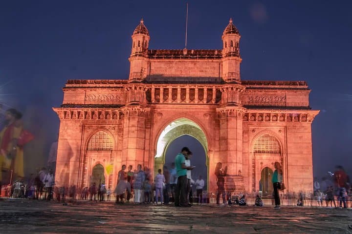 Gateway to Fountain: Self‑Guided Audio Walk Through Colaba & Fort, Mumbai