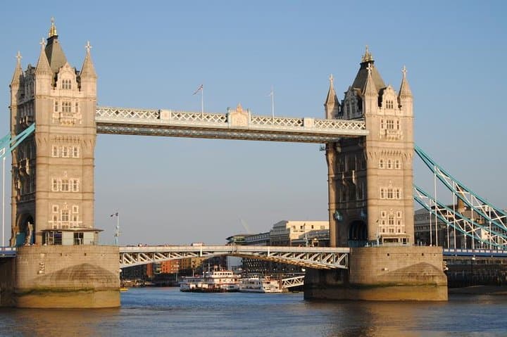 London Christmas Lights Private Guided Tour — Winter Markets & Landmarks photo 4