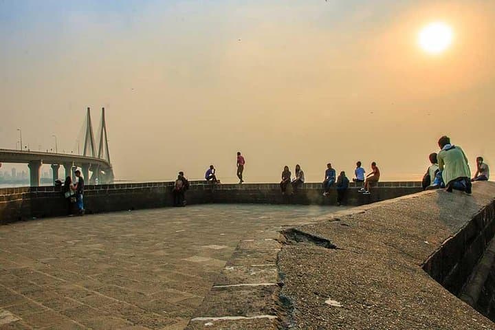 Bandra Bollywood Walk: Self-Guided Audio Tour of Mumbai’s Film Stars and Forts photo 2