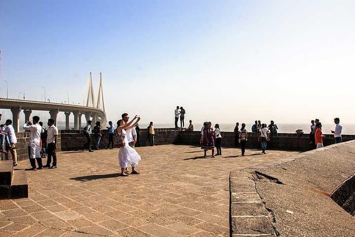 Bandra Bollywood Walk: Self-Guided Audio Tour of Mumbai’s Film Stars and Forts photo 6