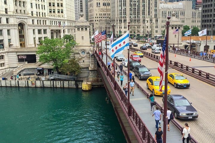 Magnificent Mile Walking Tour: Architecture & History of Chicago’s North Michigan Avenue photo 1