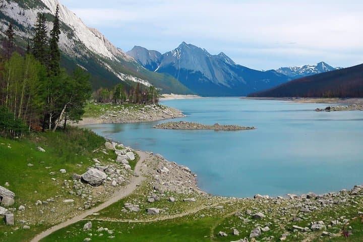 Jasper Maligne Lake Wildlife and Sightseeing Tour with Lakeshore Hike photo 3