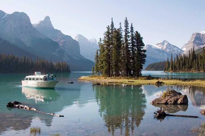 Jasper Maligne Valley Wildlife Tour with Maligne Lake Cruise to Spirit Island