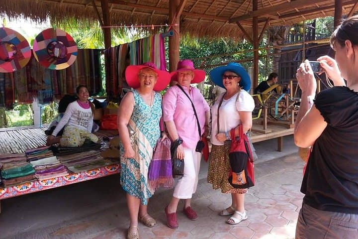 Phnom Penh to Silk Island: Full-Day Tuk Tuk Cultural Escape