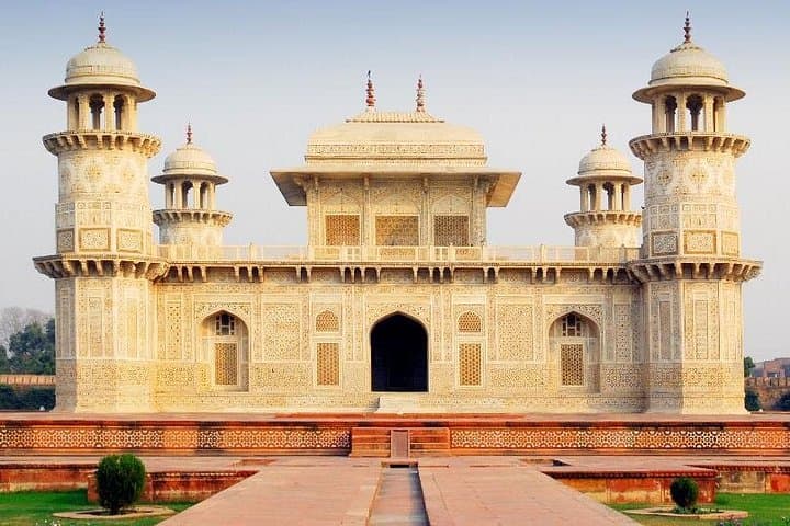 Overnight Taj Mahal & Agra Fort Tour from Pune: Flights, Guide, and Cultural Evening photo 4
