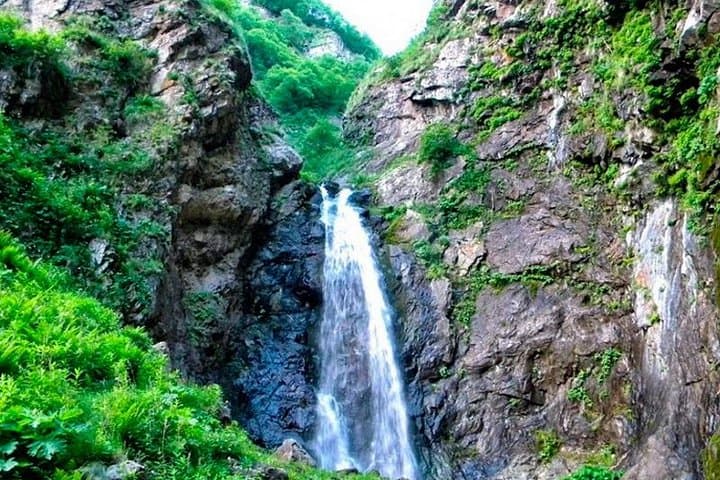 Kakheti Day Tour: Signagi, Bodbe Monastery & Gurgeniani Waterfall