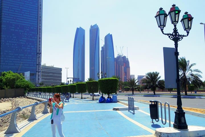 Abu Dhabi Day Trip: Sheikh Zayed Grand Mosque & Yas Island Drive