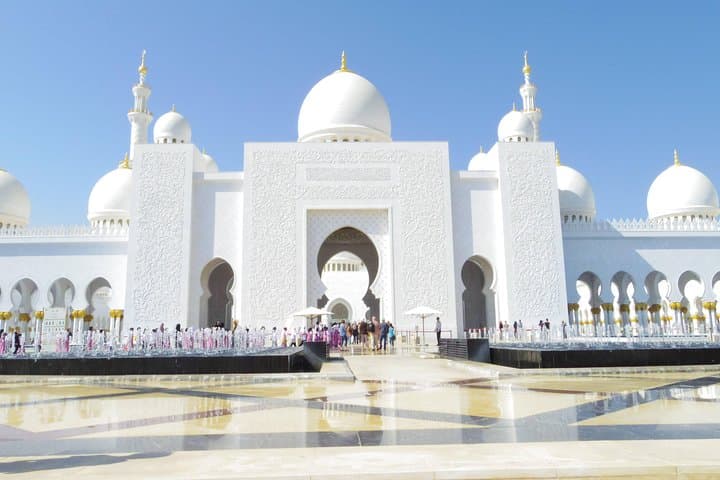 Abu Dhabi Day Trip: Sheikh Zayed Grand Mosque & Yas Island Drive photo 4