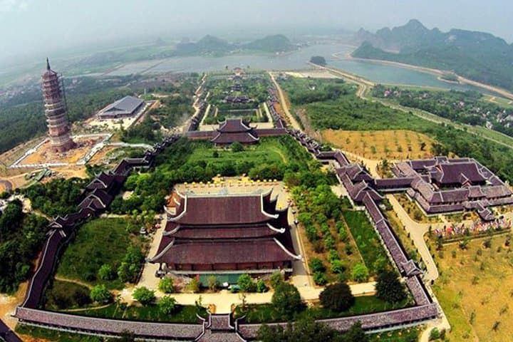 Trang An Grottoes & Bai Dinh Pagoda: Karst Cruise and Temple Day Tour from Hanoi photo 3