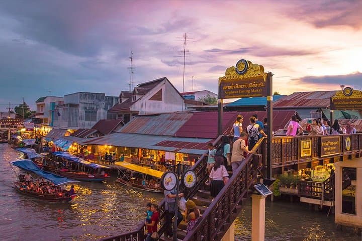 Maeklong Railway & Damnoen Saduak Floating Market Day Trip from Bangkok photo 4