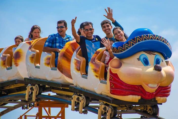 Dream World & Snow Town Bangkok: Theme Park Day Trip with Transfer and Lunch