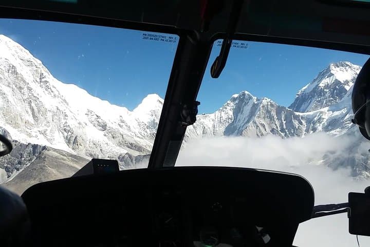 Everest Helicopter Tour from Kathmandu — Helicopter Flyover & Breakfast at Everest View photo 3